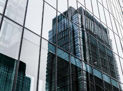 <span class="long-word">Immobiliengesellschaften</span> und -fonds